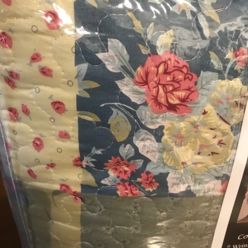 Rose Cottage Grannycore Floral Quilt Reversible  Lightweight QUEEN SIZE FINAL…
